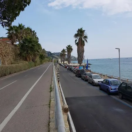 شقة Tirreno